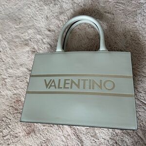 Valentino hand bad